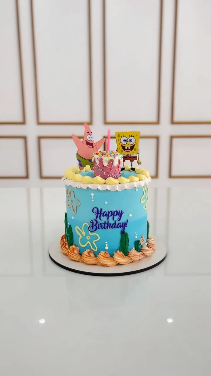 Bolo do Bob Esponja com Happy Birthday