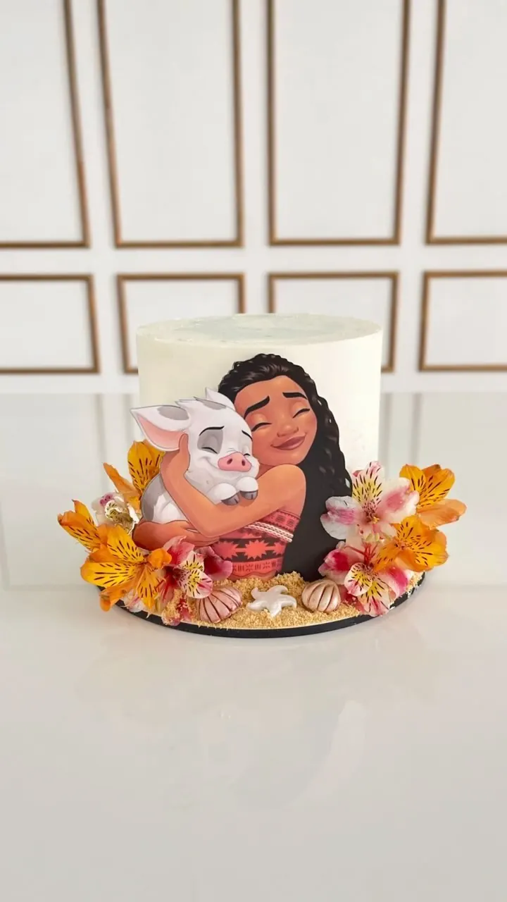 Bolo da Moana com o porquinho Puá